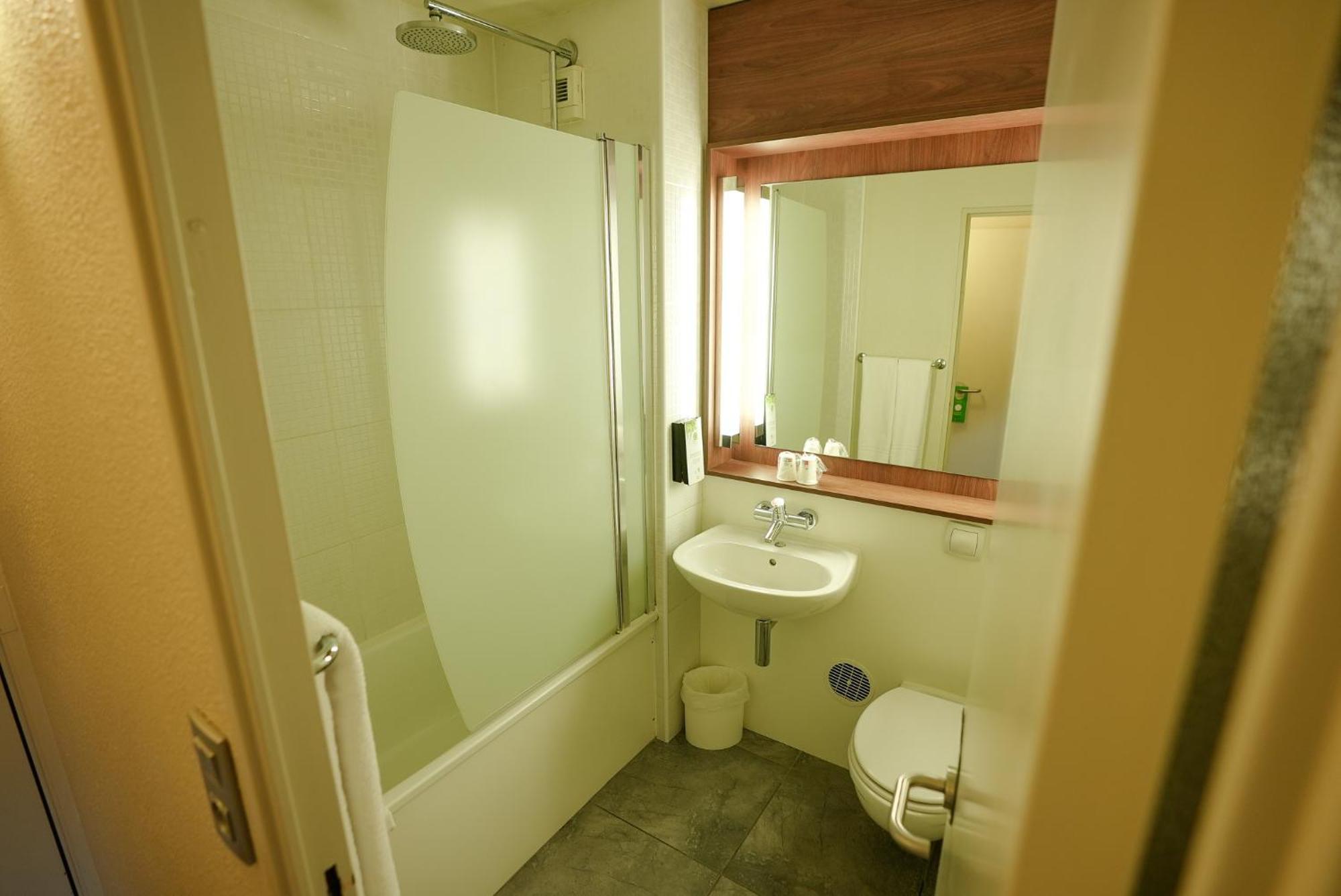 Hotel Campanile Roissy-en-France
